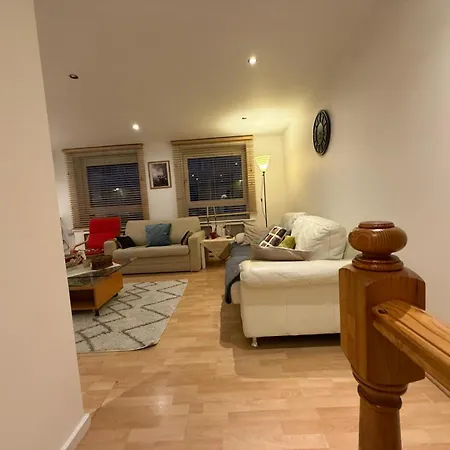 Nice 3Bed Apartment Only 3 Stops To London Centre Exterior photo