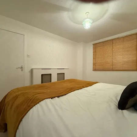 Nice 3Bed Apartment Only 3 Stops To London Centre Exterior photo