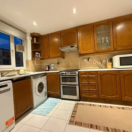 Nice 3Bed Apartment Only 3 Stops To London Centre Exterior photo