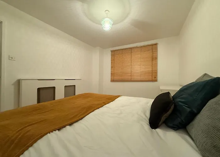 Nice 3Bed Apartment Only 3 Stops To London Centre