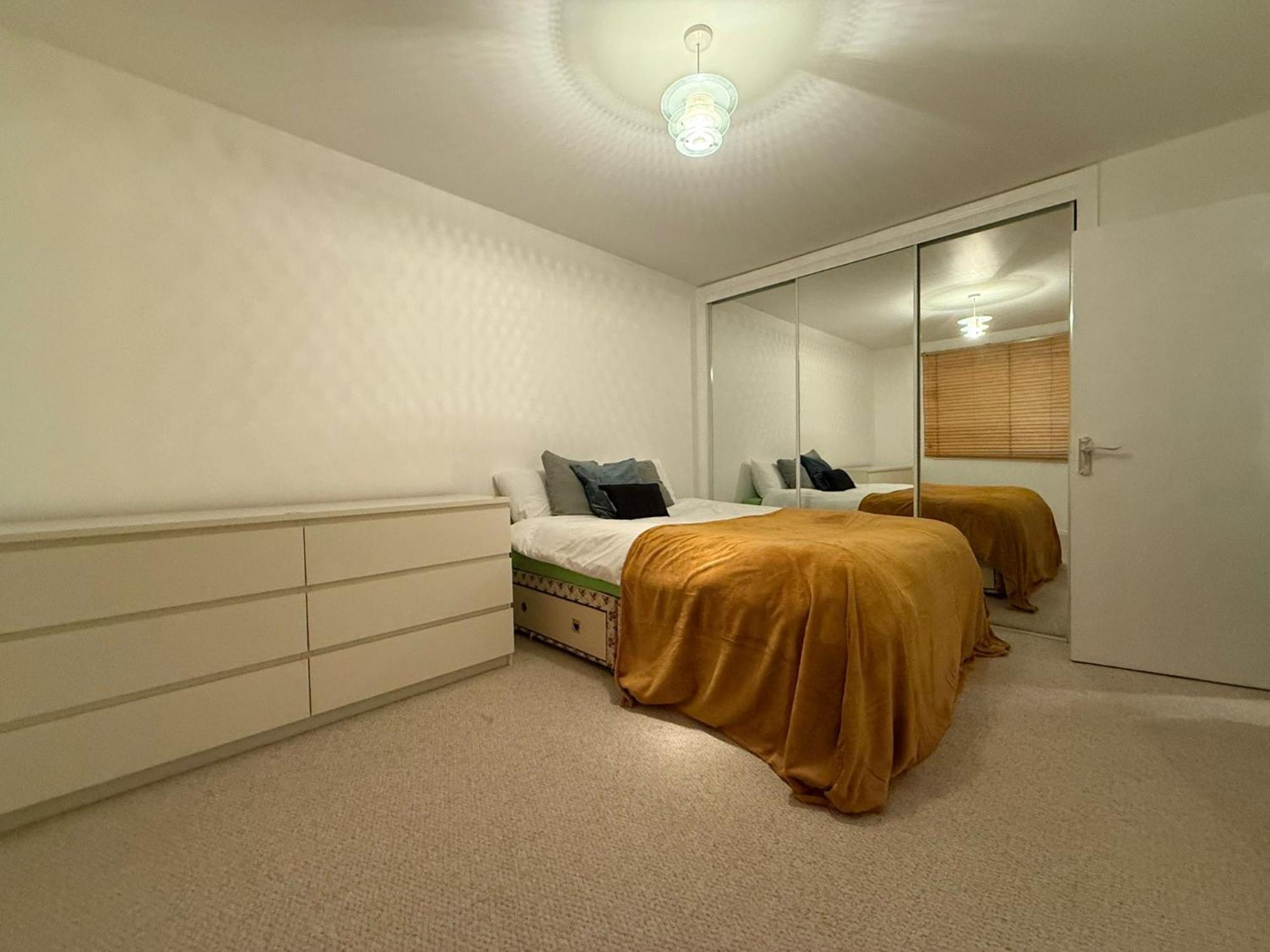 Апартаменты 3bed Only 3 Stops To Centre *
