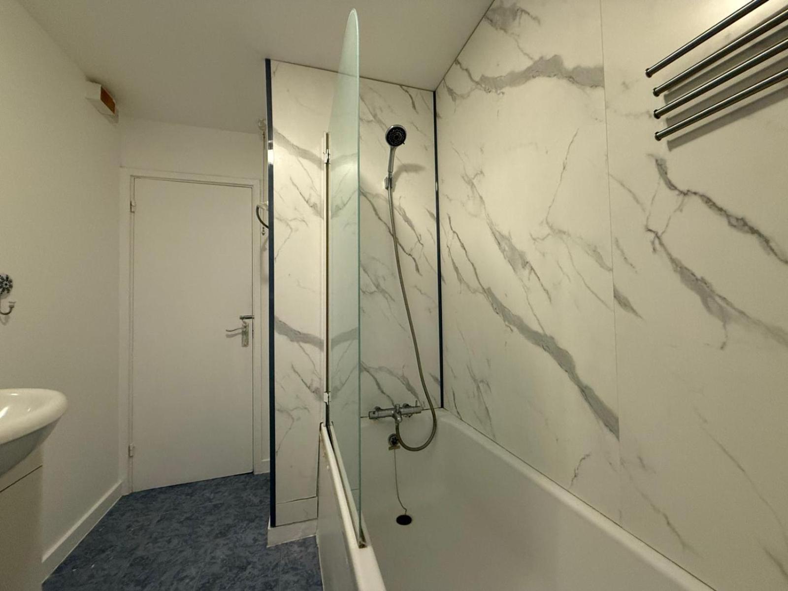 Апартаменты 3bed Only 3 Stops To Centre Лондон