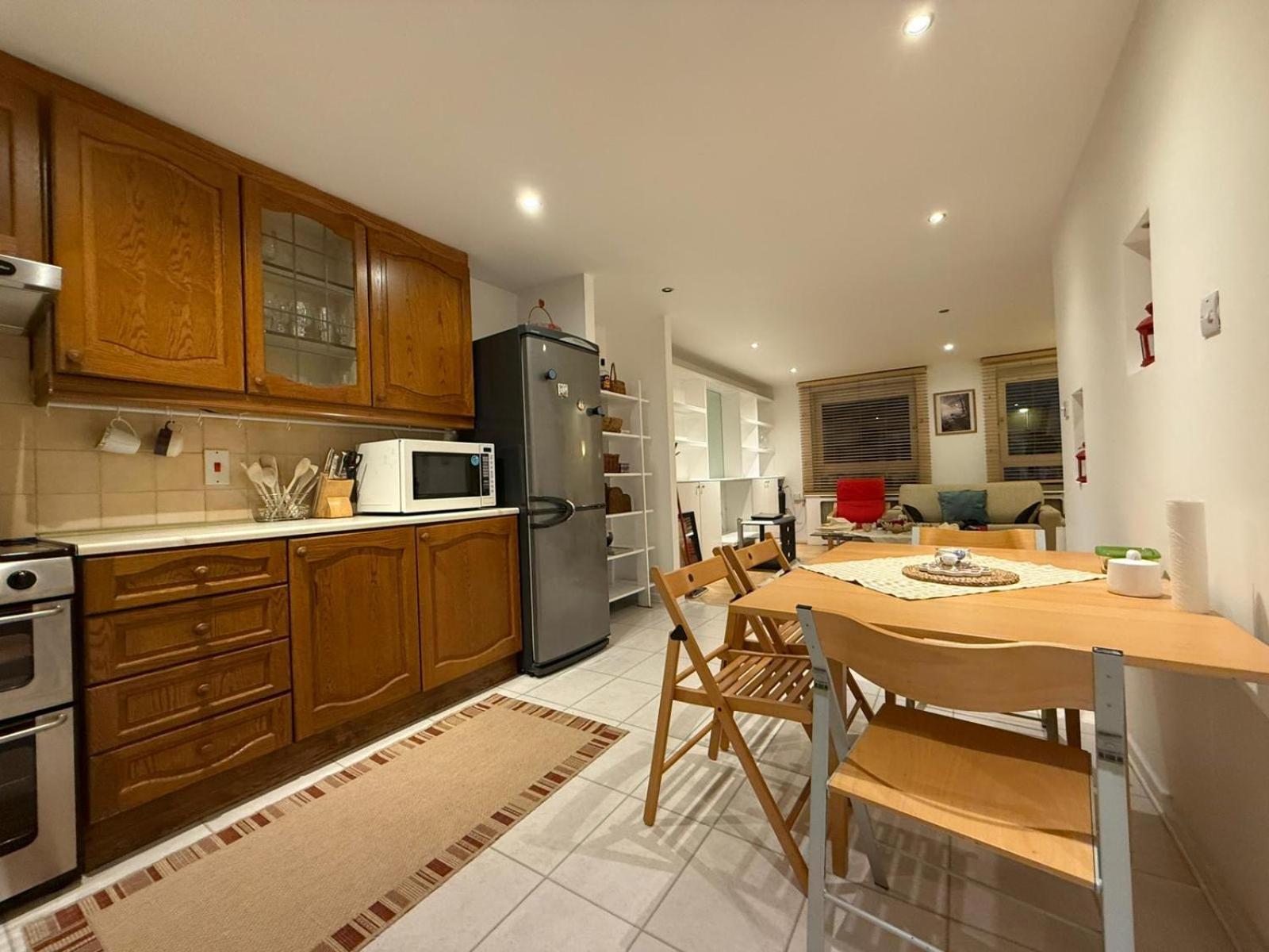 3bed Only 3 Stops To Centre Апартаменты *