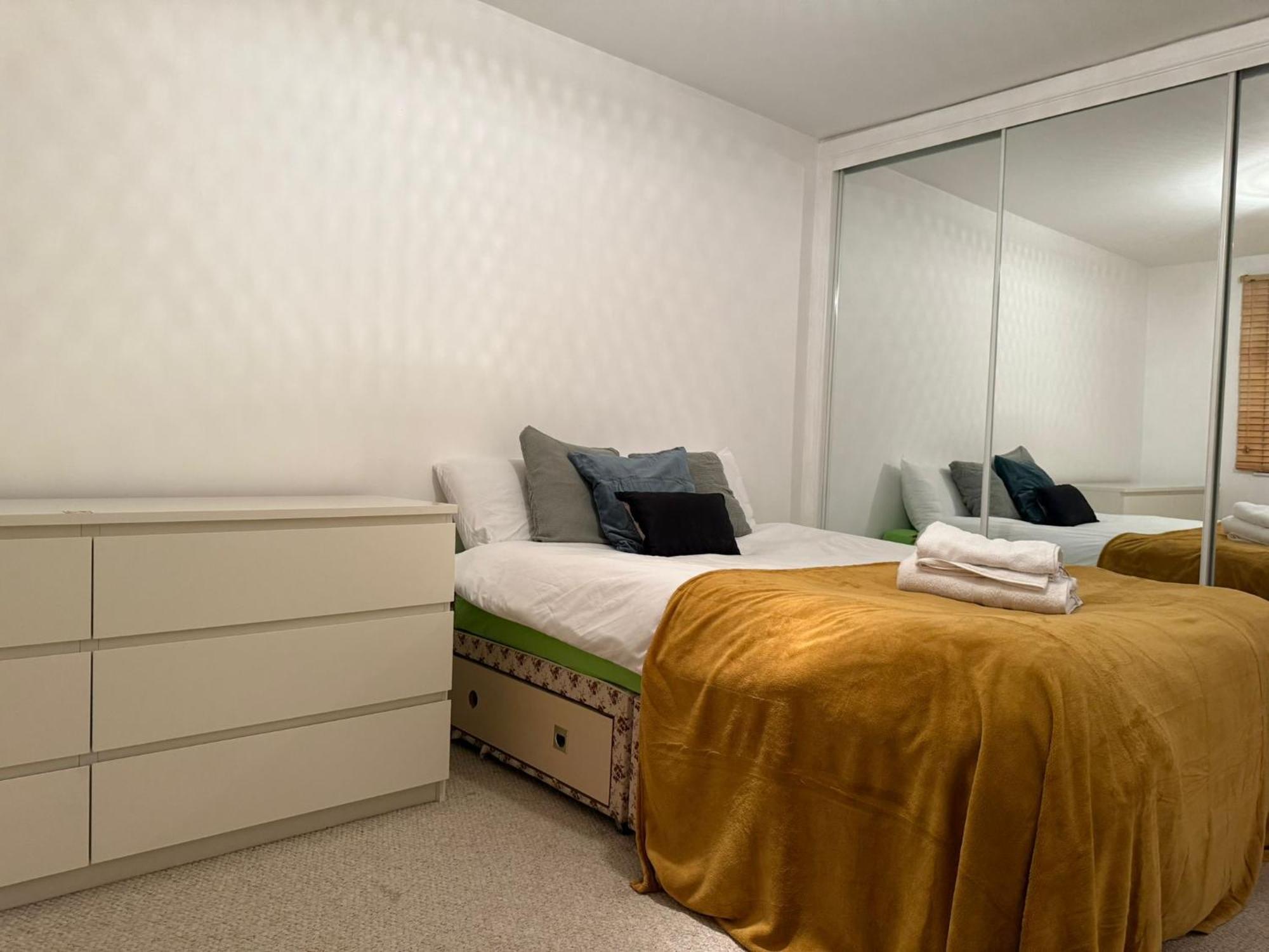 3bed Only 3 Stops To Centre Апартаменты