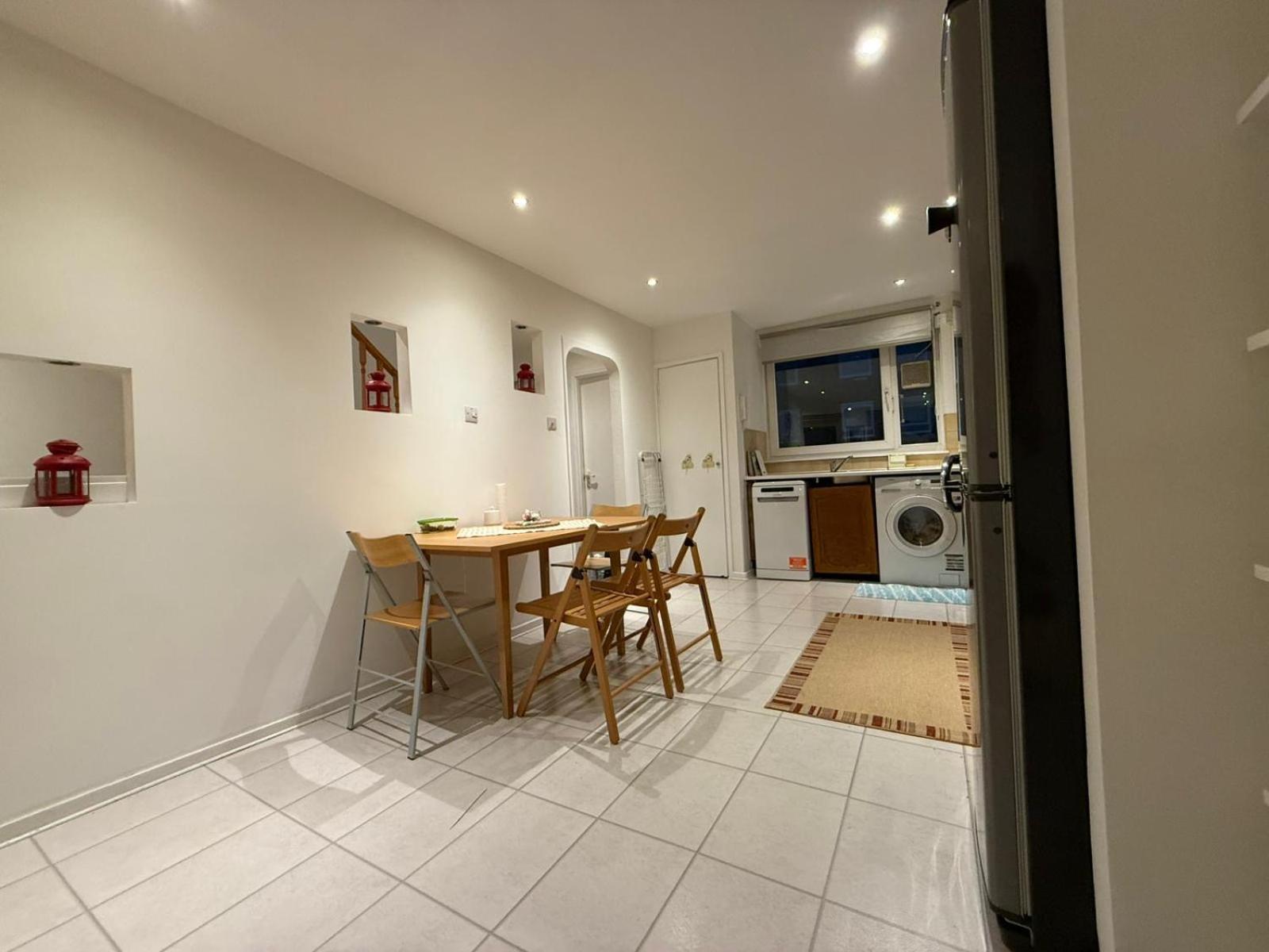 Апартаменты 3bed Only 3 Stops To Centre